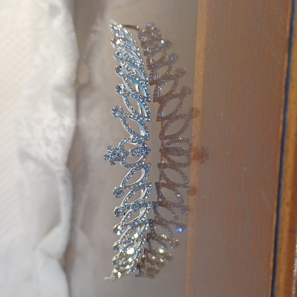 NEW. Bridal Headwear Tiera / Bride Wedding accessory 5728 - Picture 1 of 9